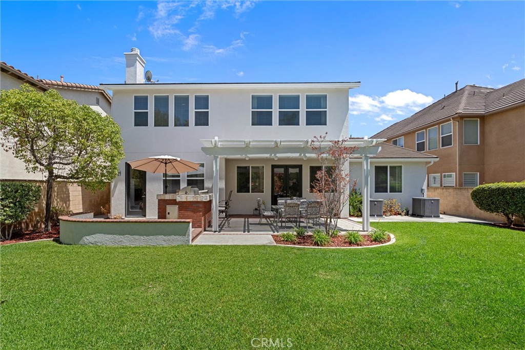 2472 N Highwood Road