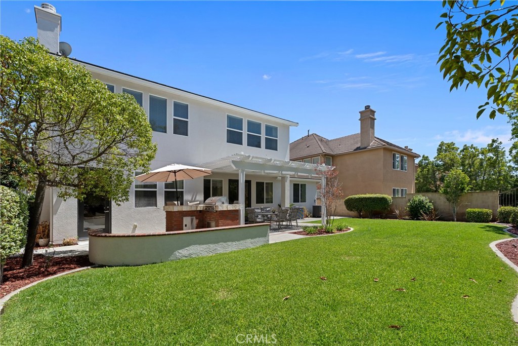 2472 N Highwood Road