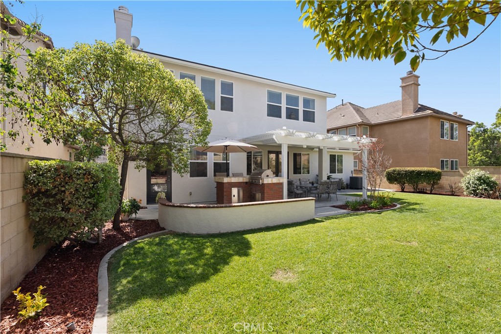 2472 N Highwood Road