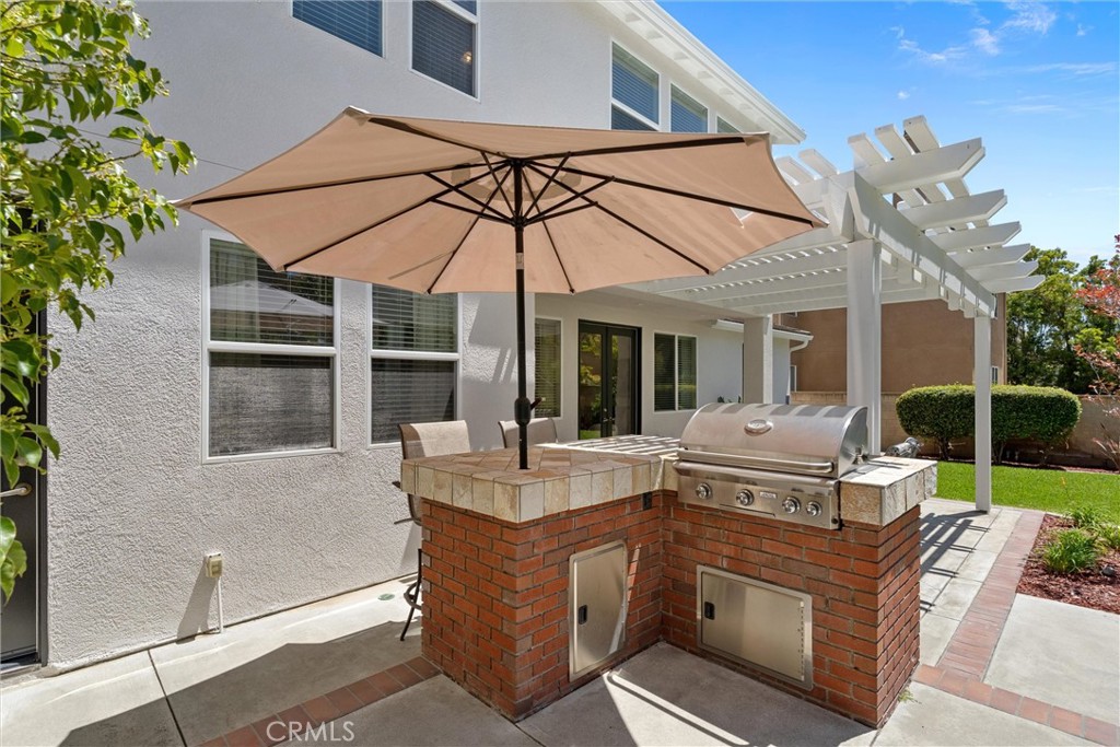 2472 N Highwood Road