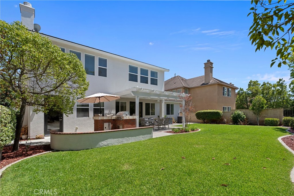 2472 N Highwood Road