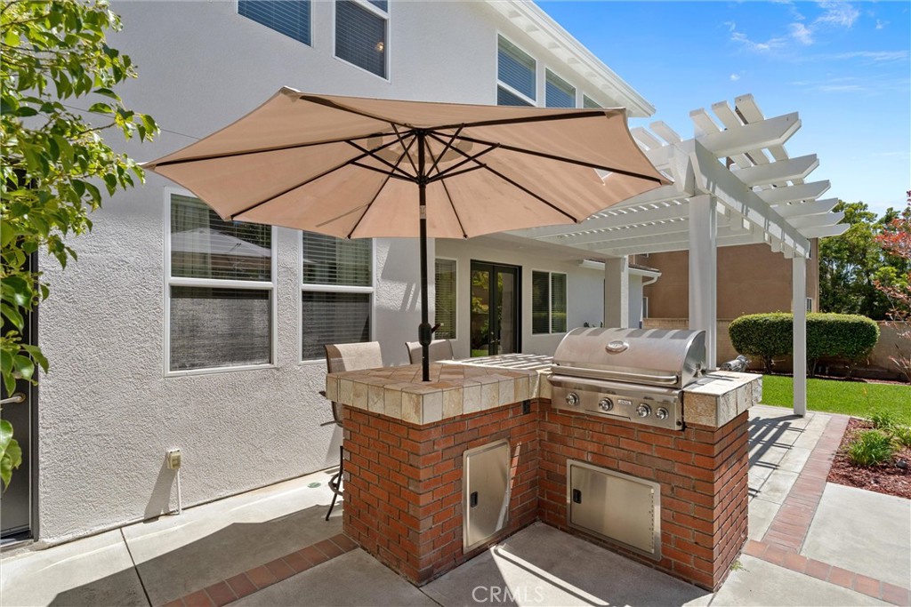 2472 N Highwood Road