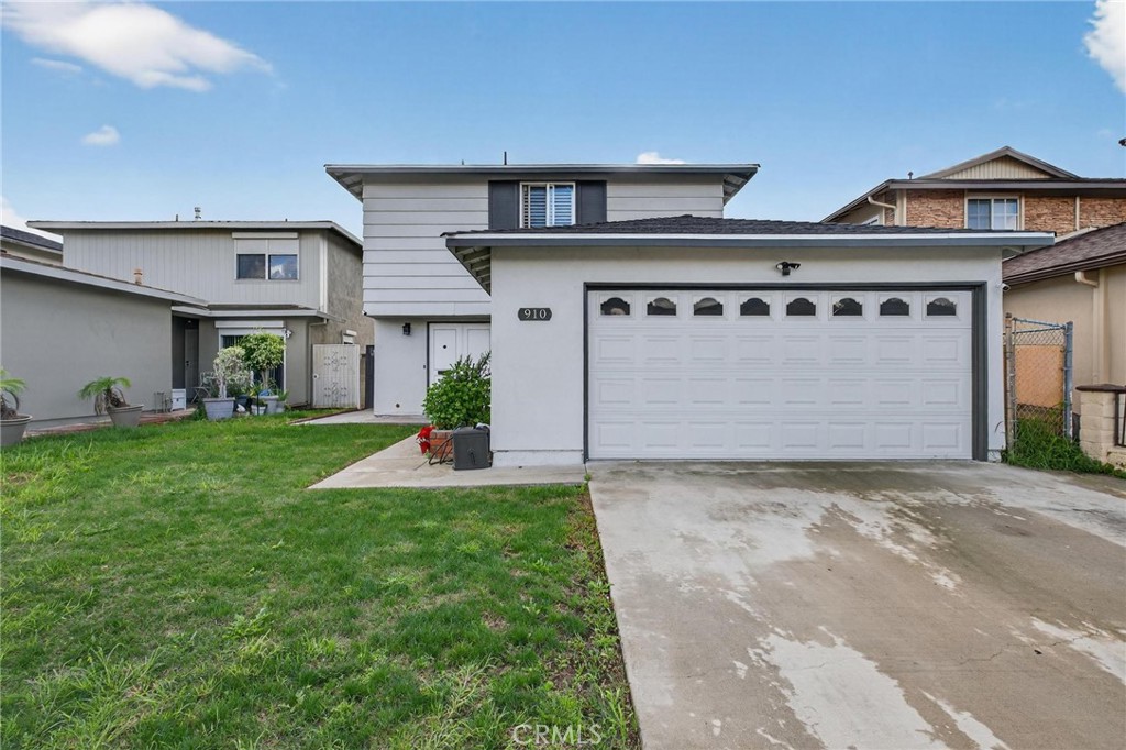 910 E Meadbrook