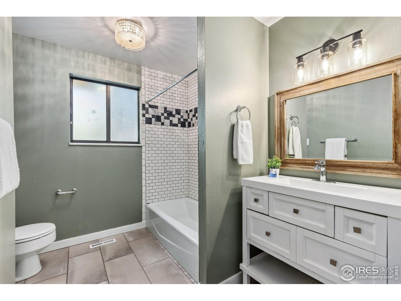 2537 Lanyon Dr Longmont