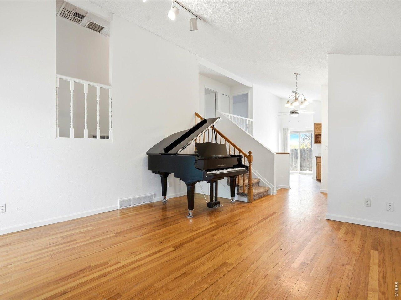 3214 W 135th Ave