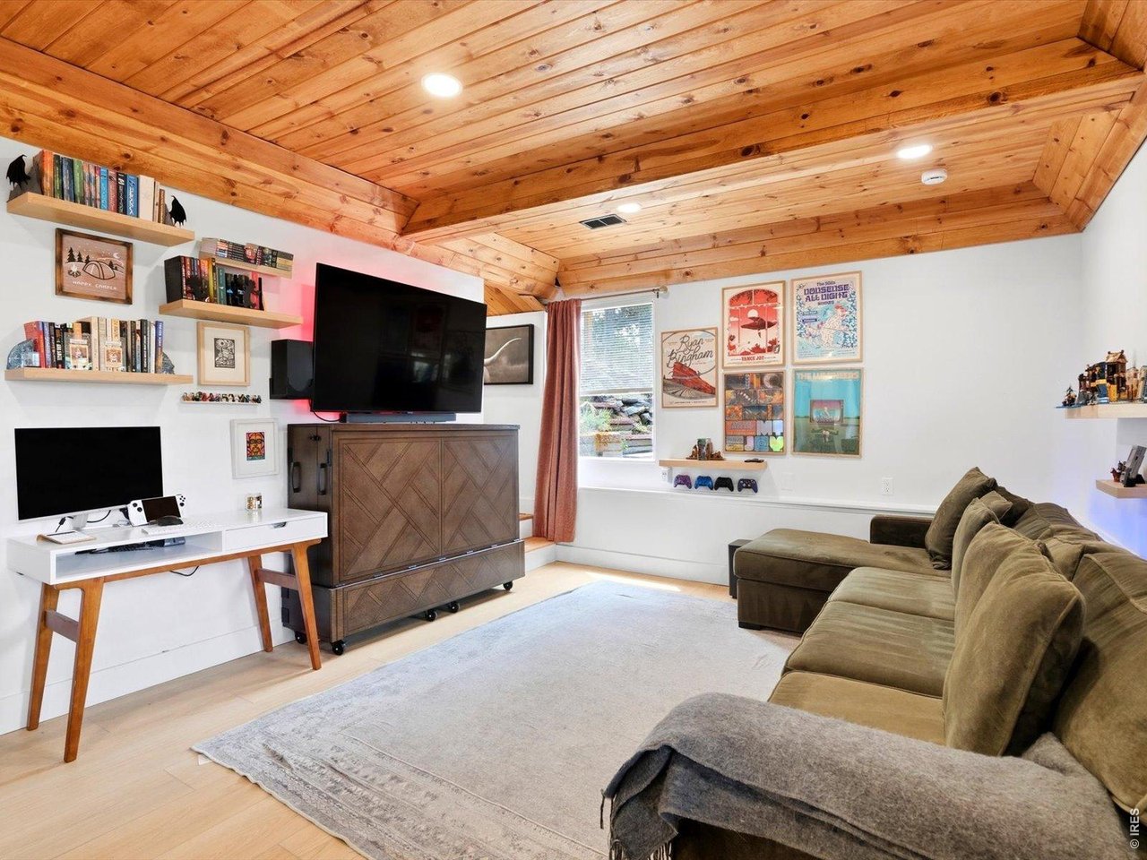 230 Alpine Dr