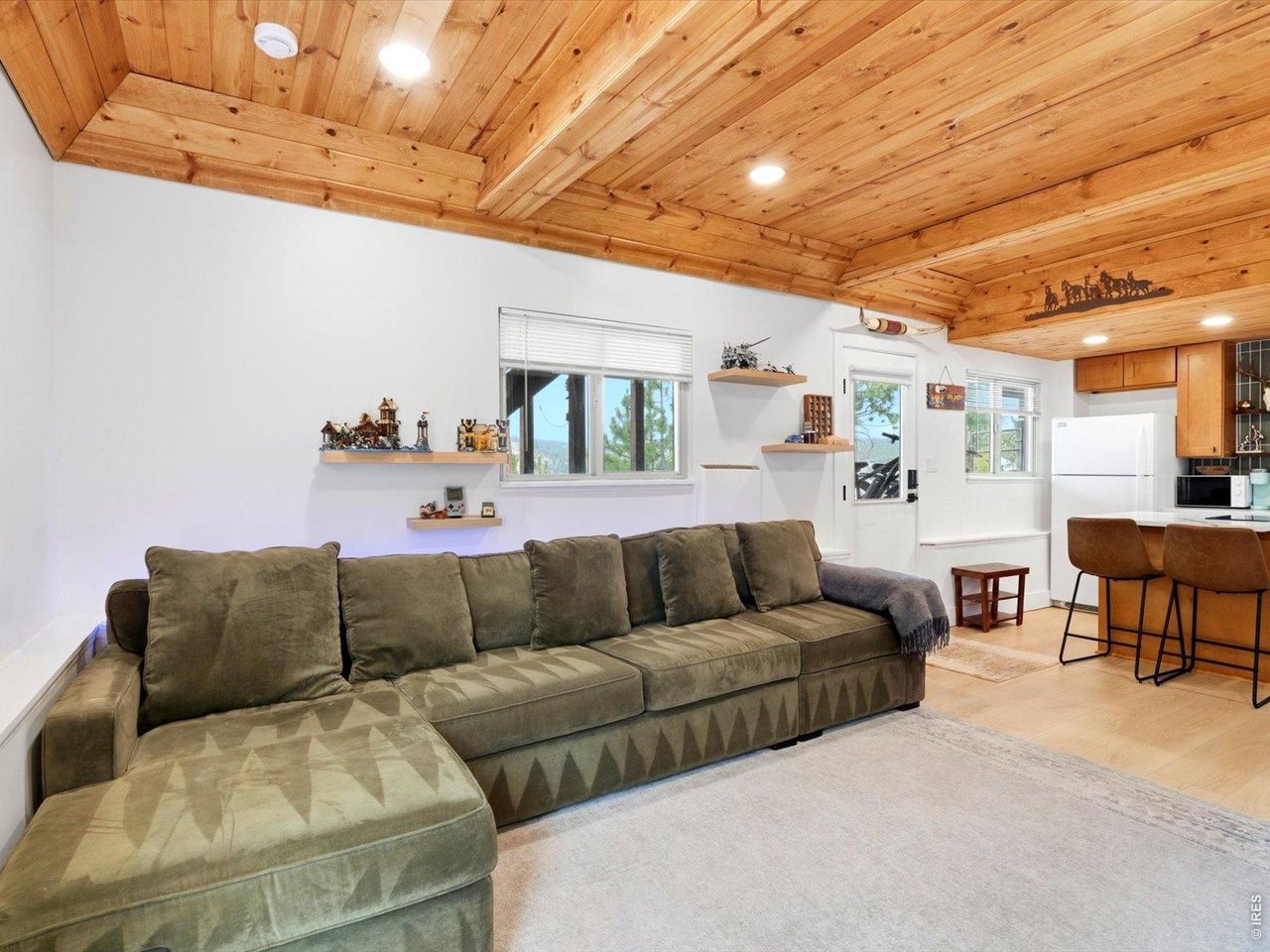 230 Alpine Dr