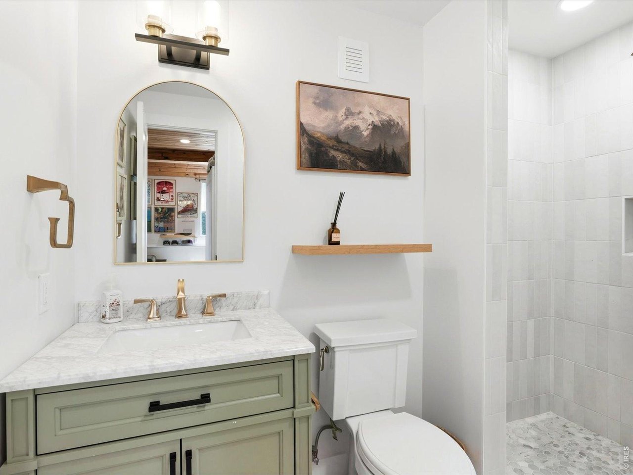 230 Alpine Dr
