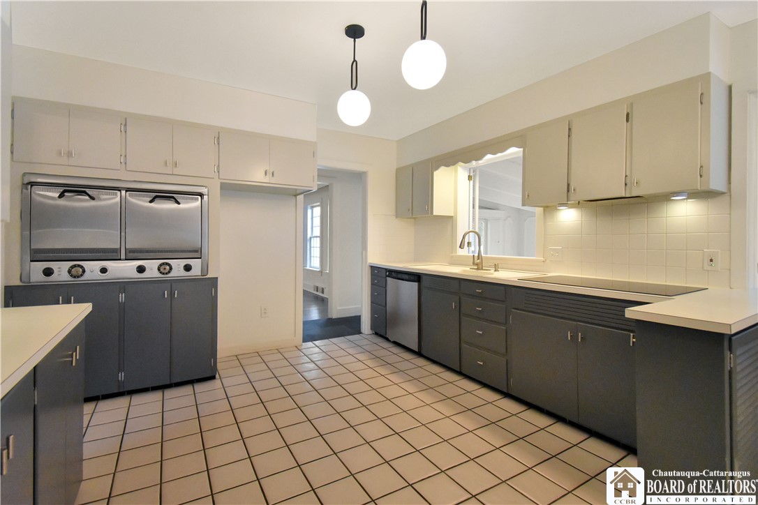 4 Holmes Place