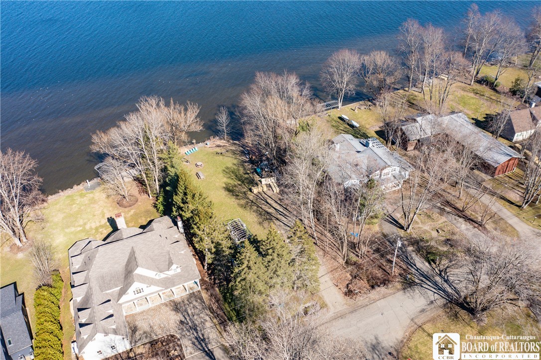 4524 West Lake Road