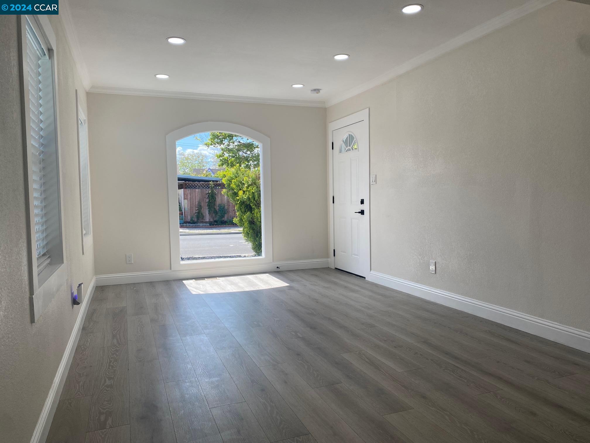 281 E 15th Street