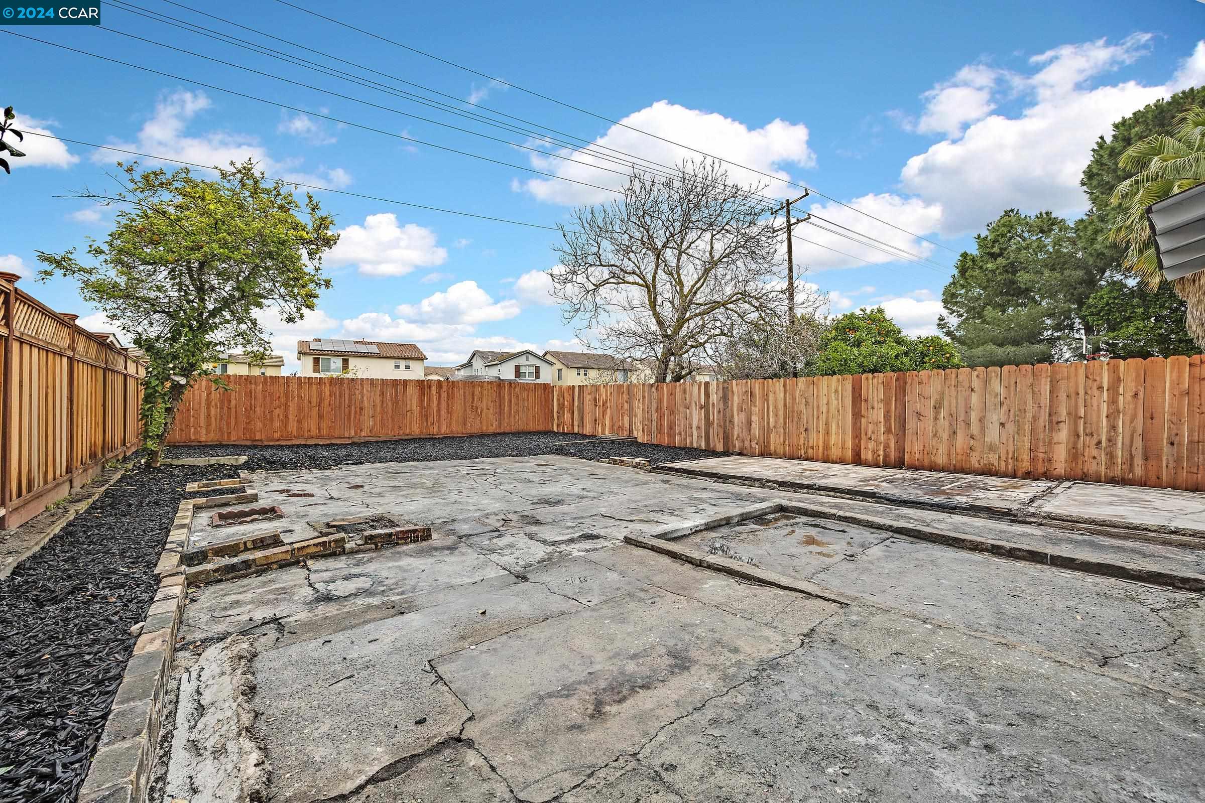 281 E 15th Street