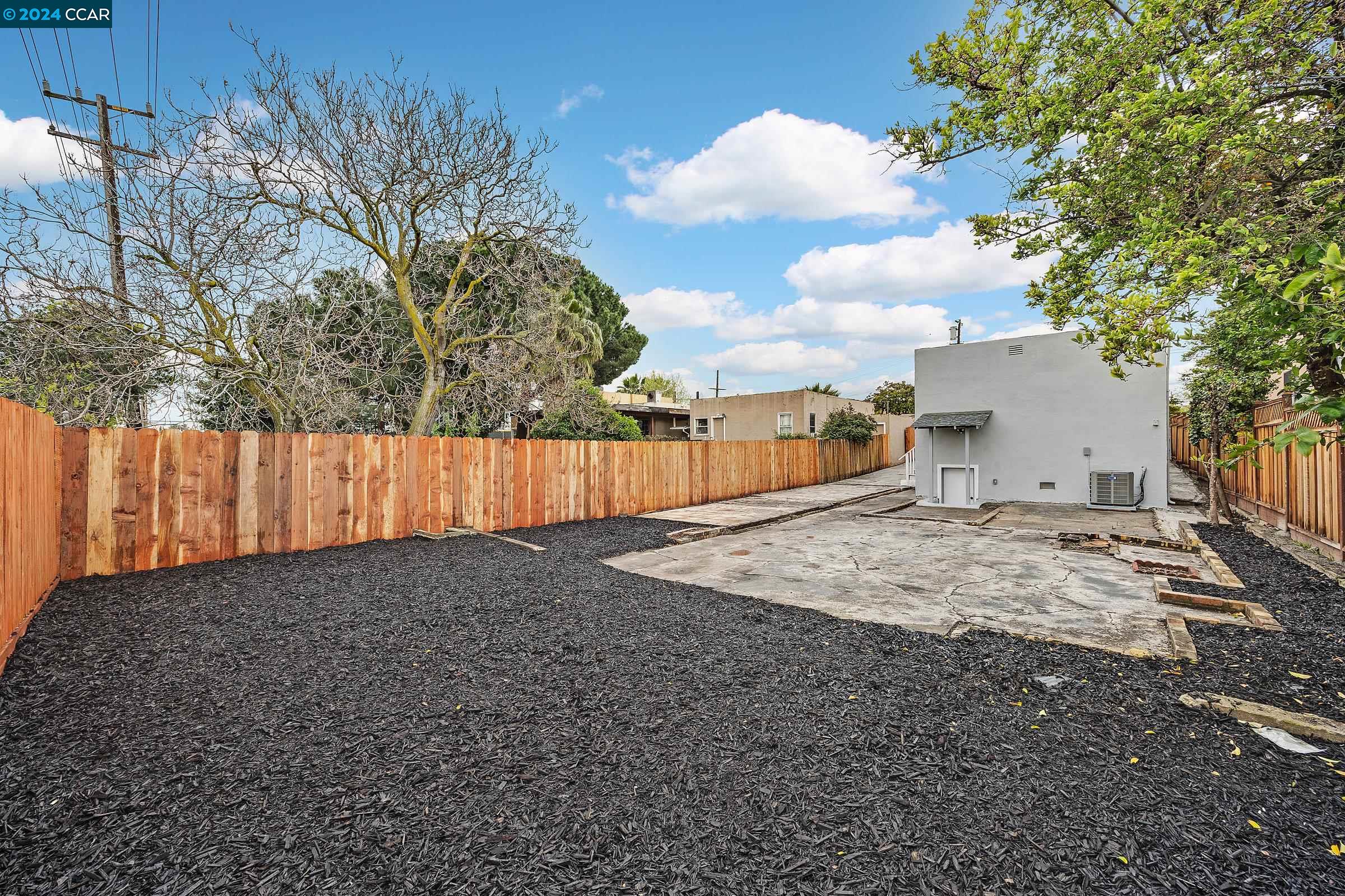 281 E 15th Street