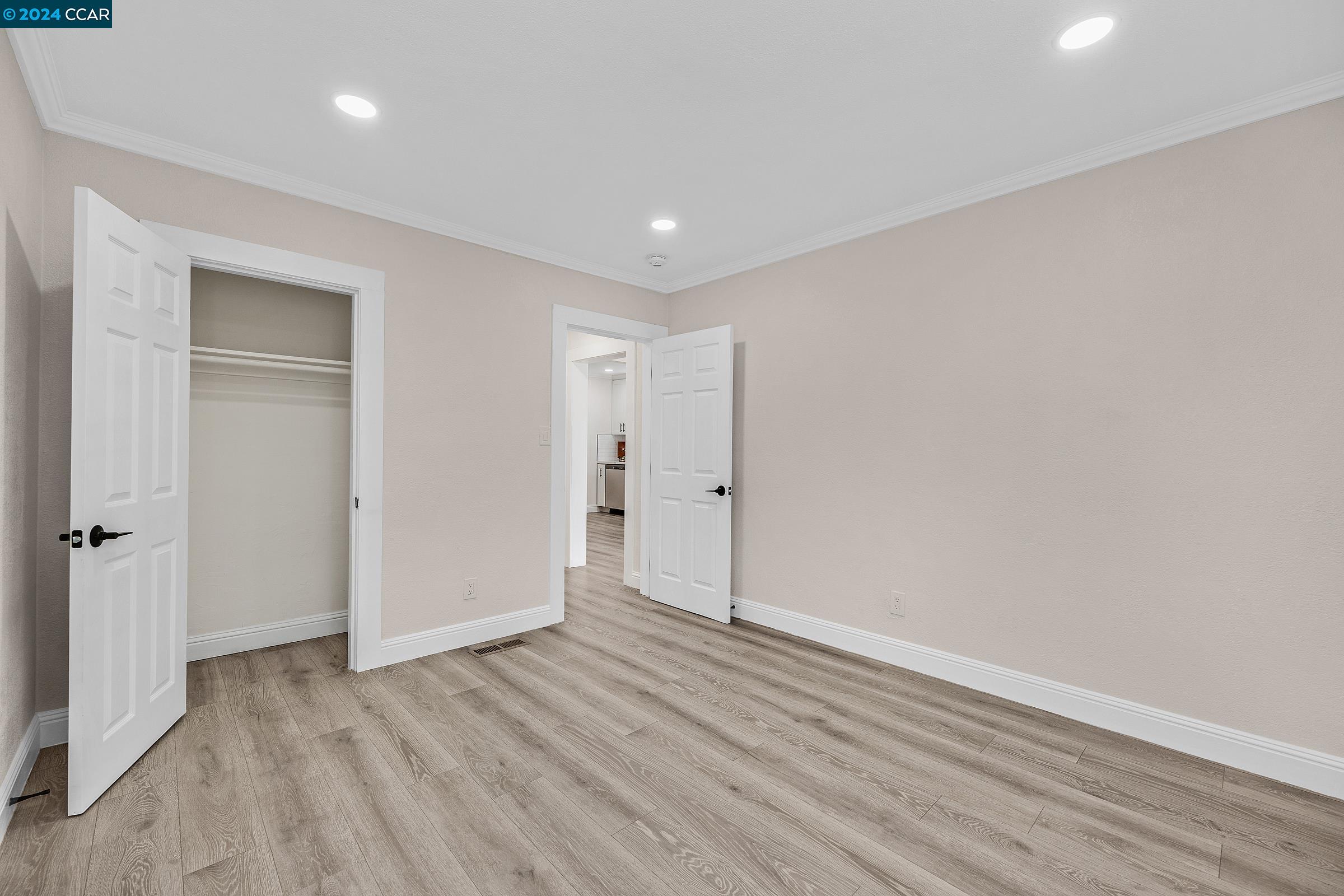 281 E 15th Street