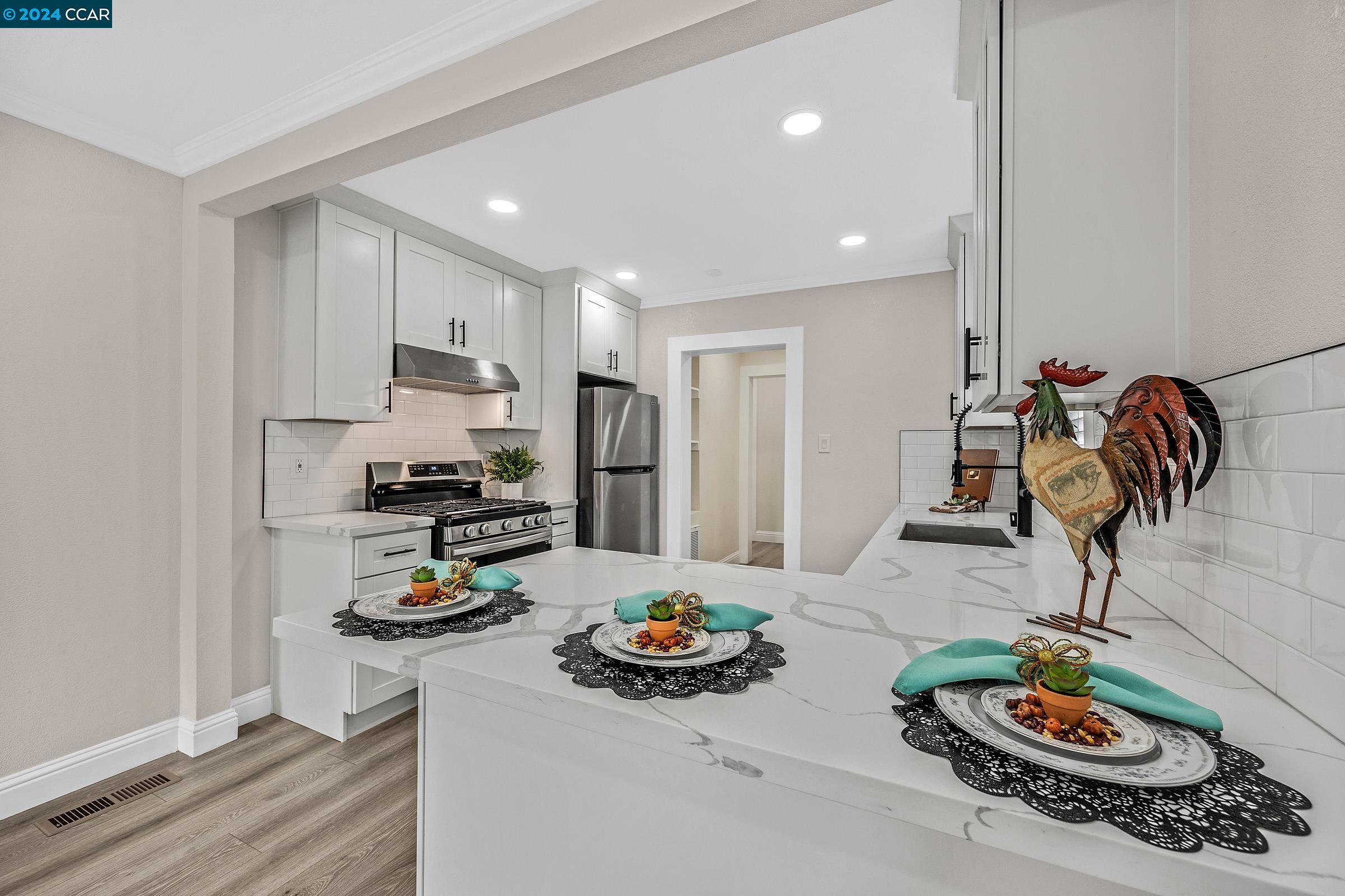 281 E 15th Street