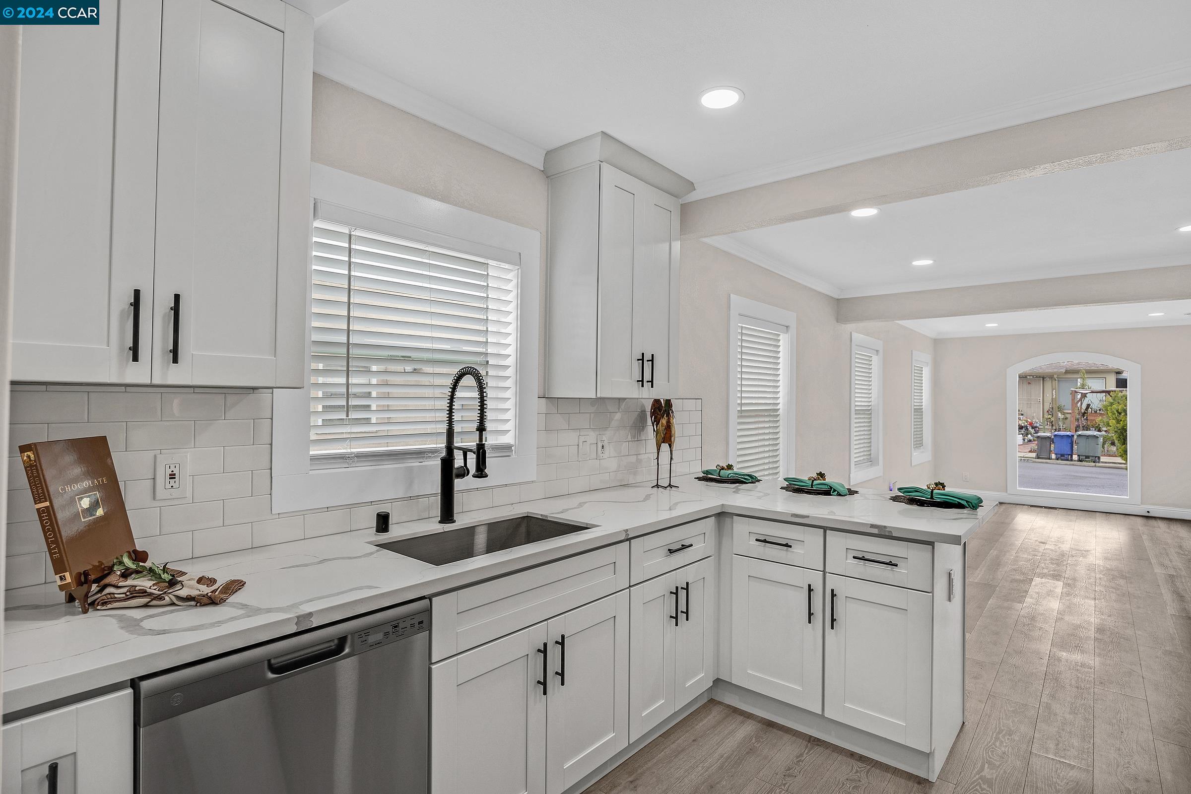 281 E 15th Street