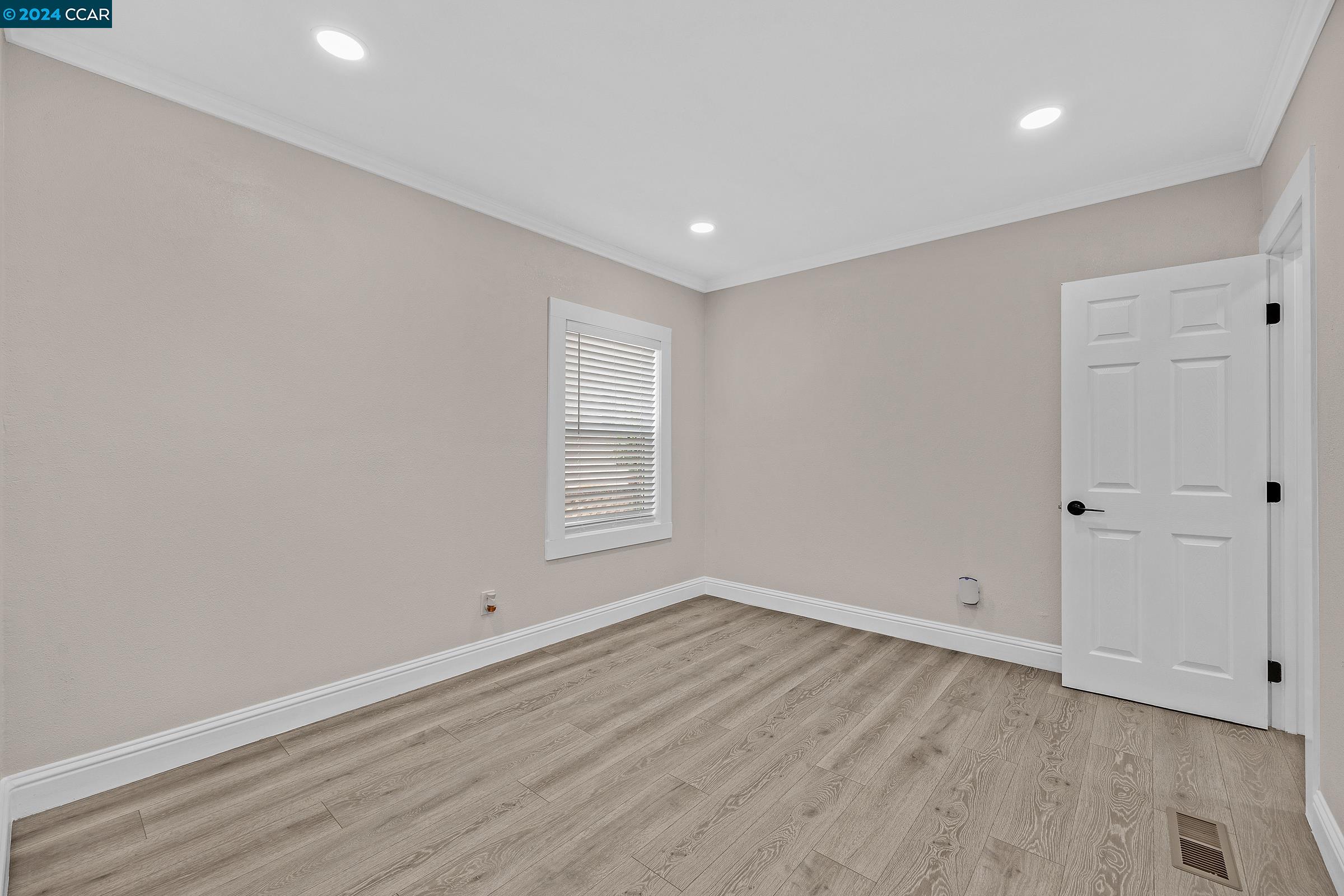 281 E 15th Street