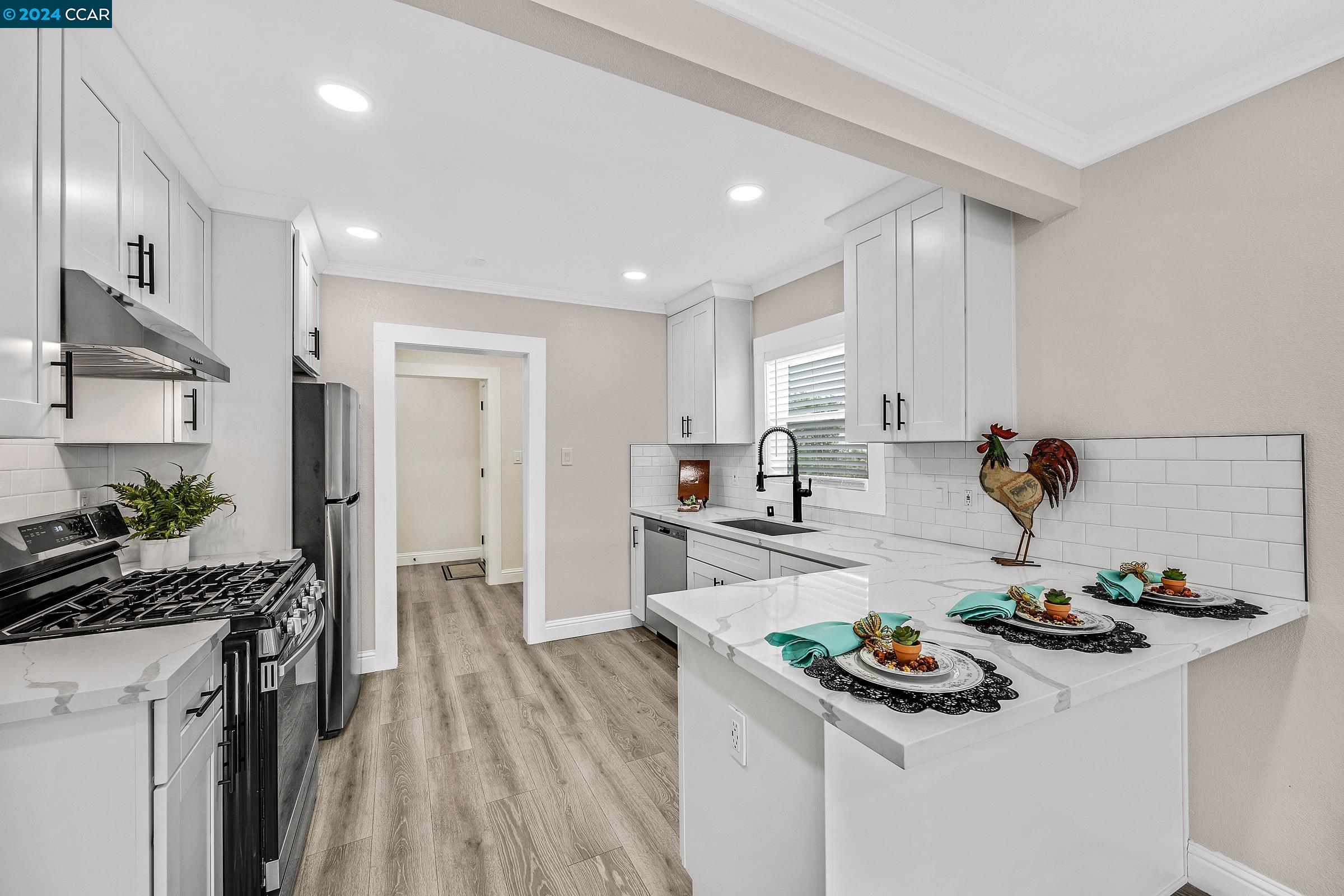 281 E 15th Street
