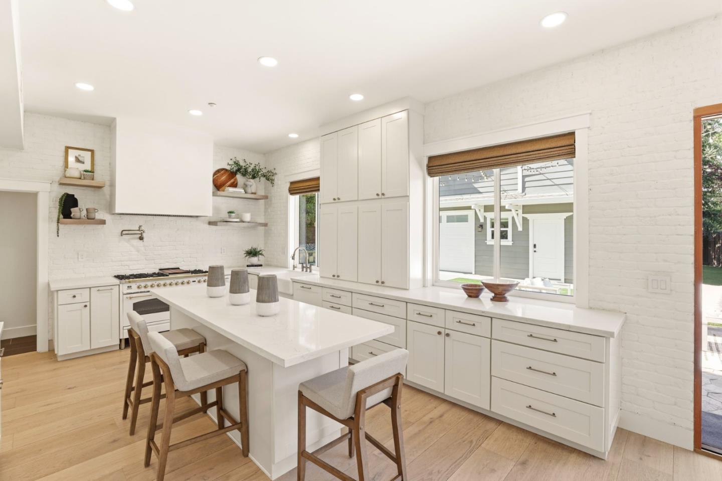 211 Woodland Court