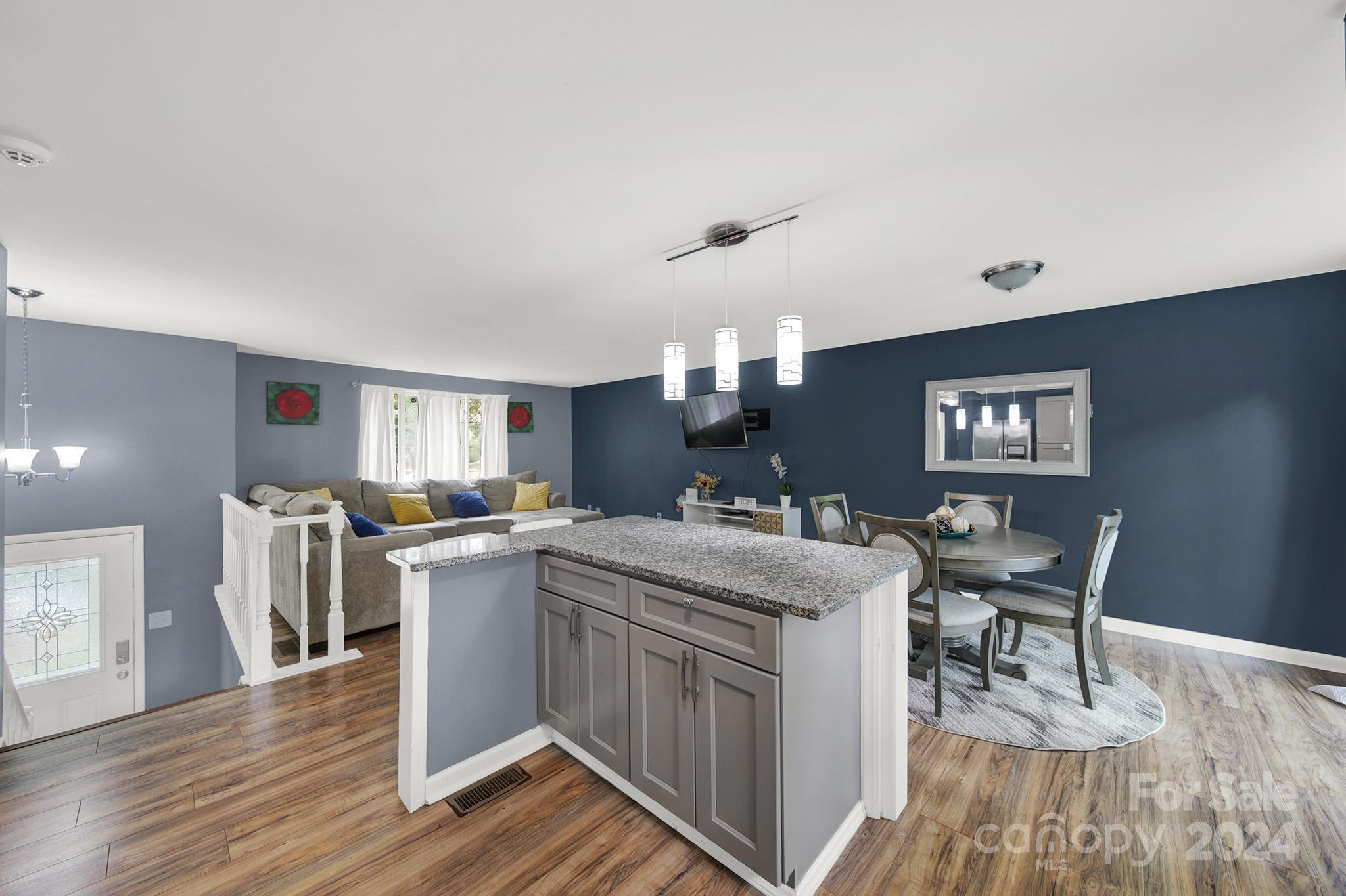 7705 Mallen Dr