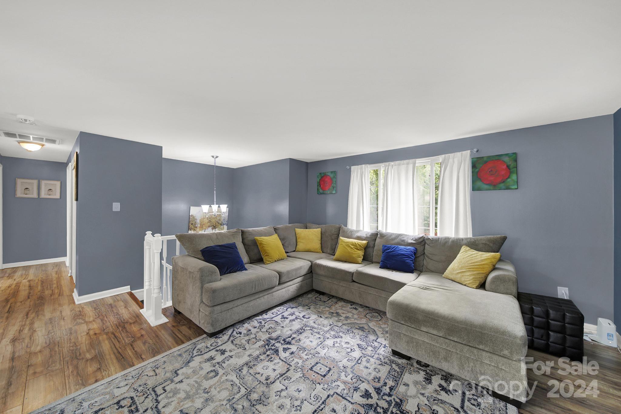 7705 Mallen Dr