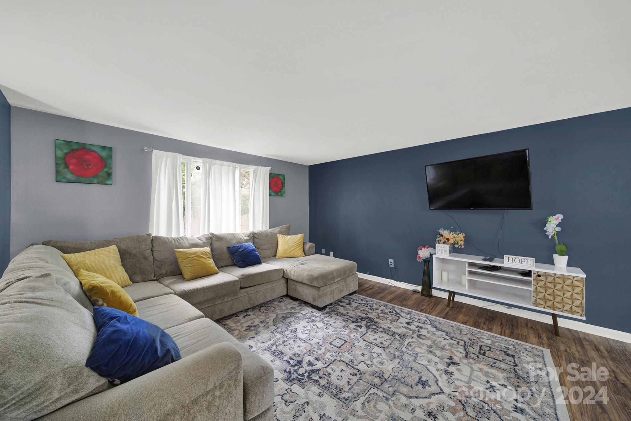 7705 Mallen Dr