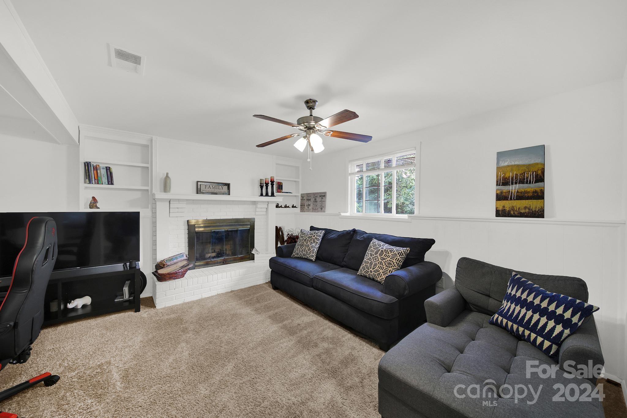7705 Mallen Dr