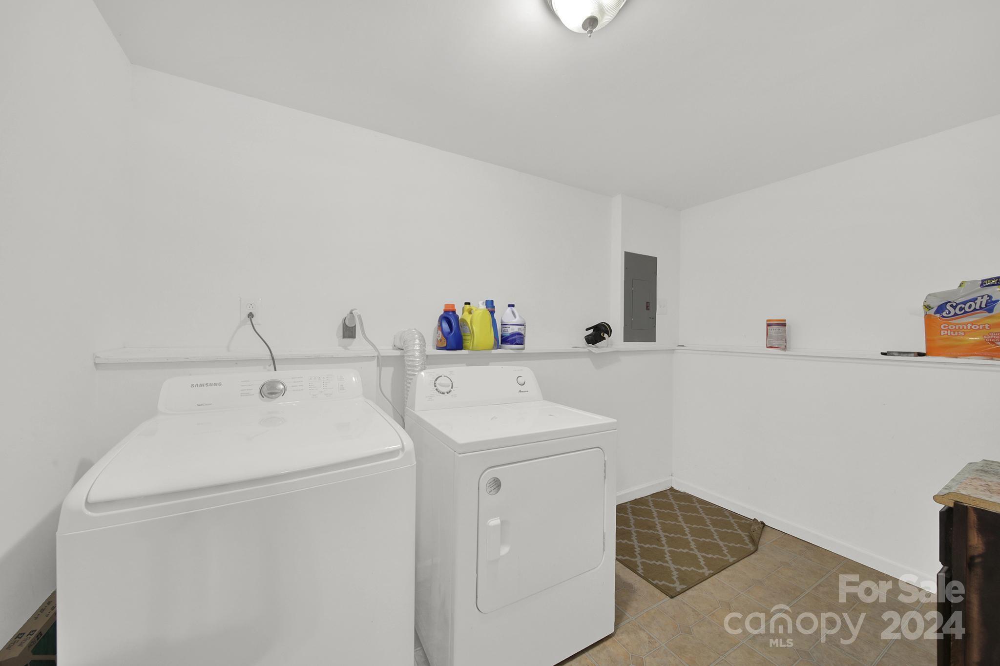 7705 Mallen Dr