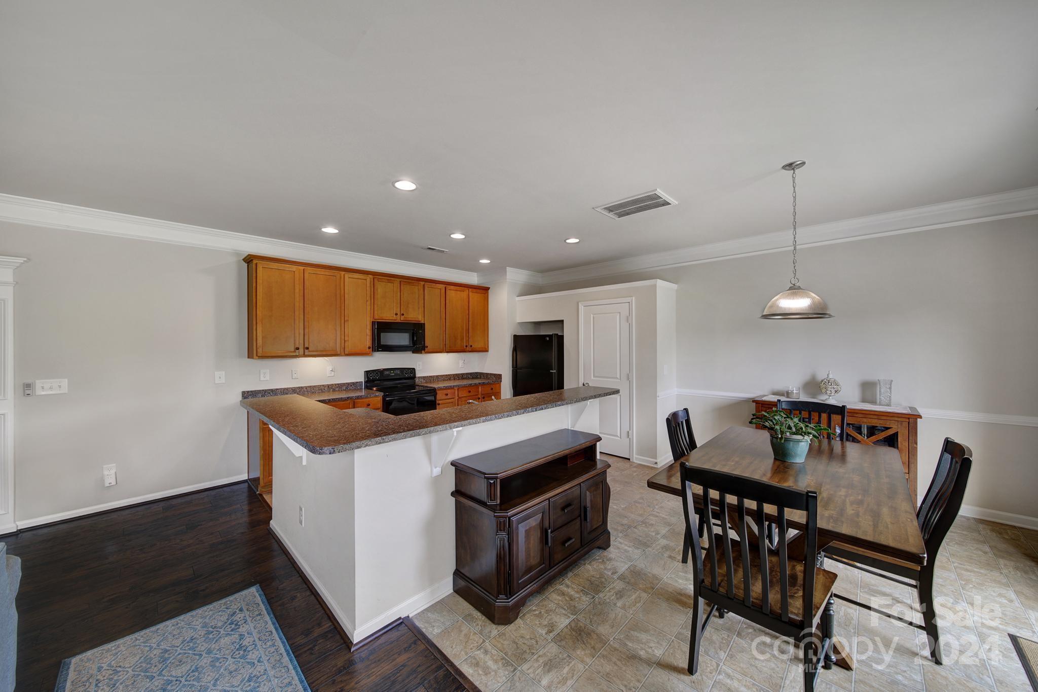 12432 Caracara Ct