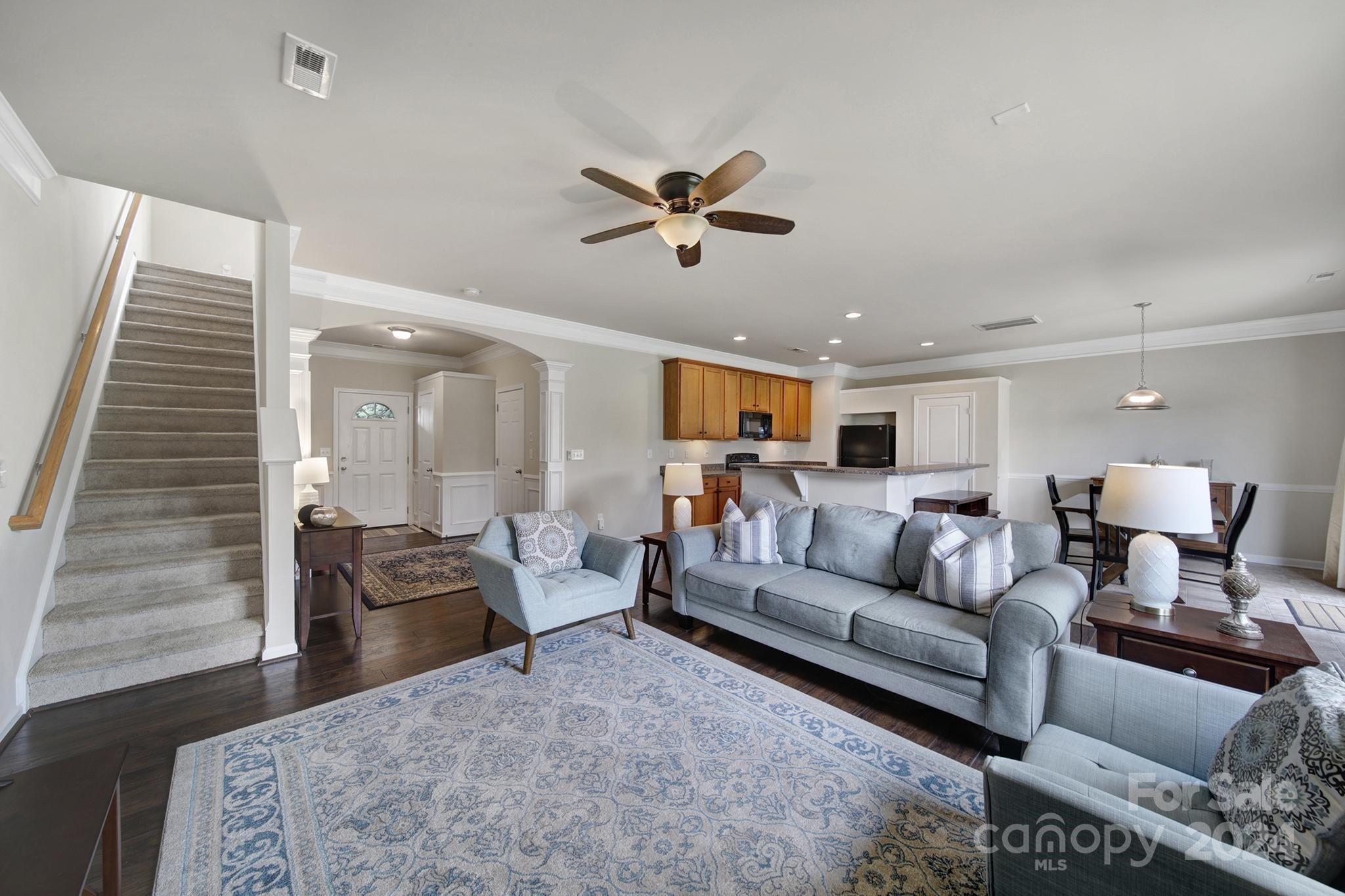 12432 Caracara Ct