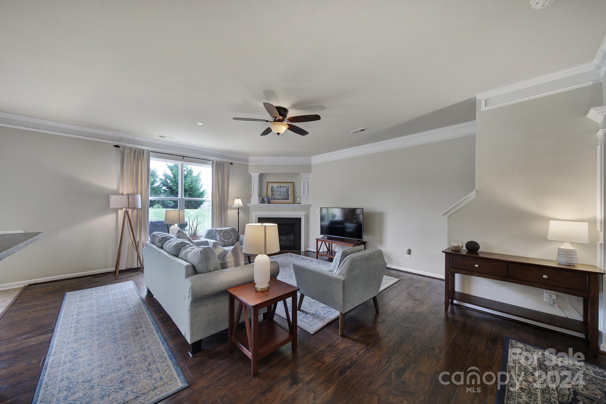 12432 Caracara Ct