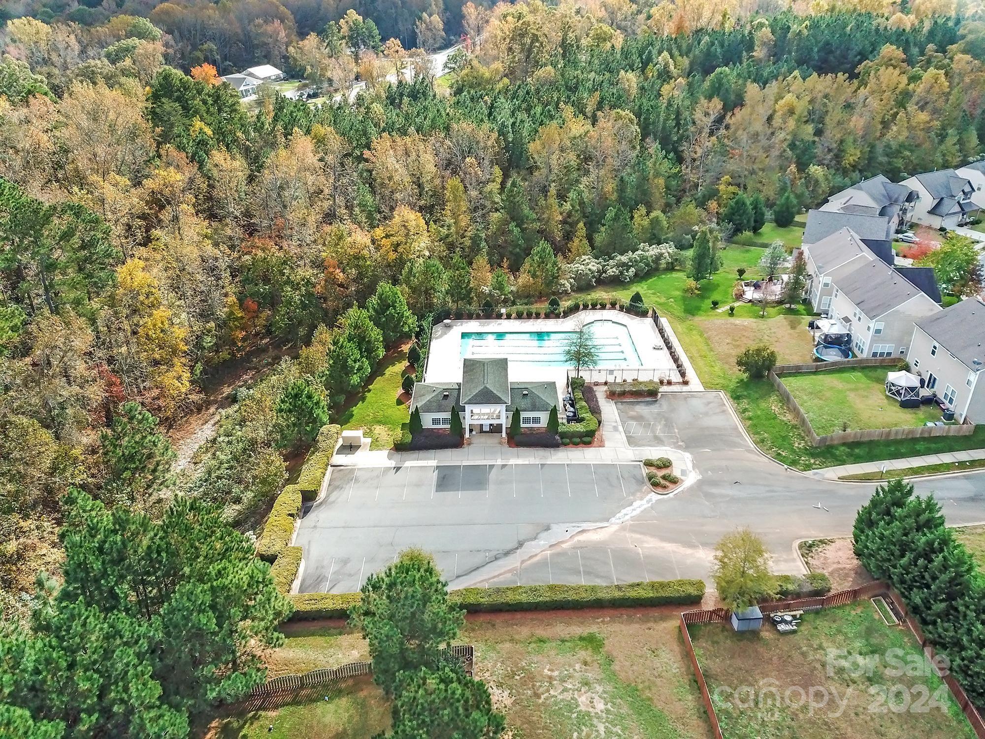 12432 Caracara Ct