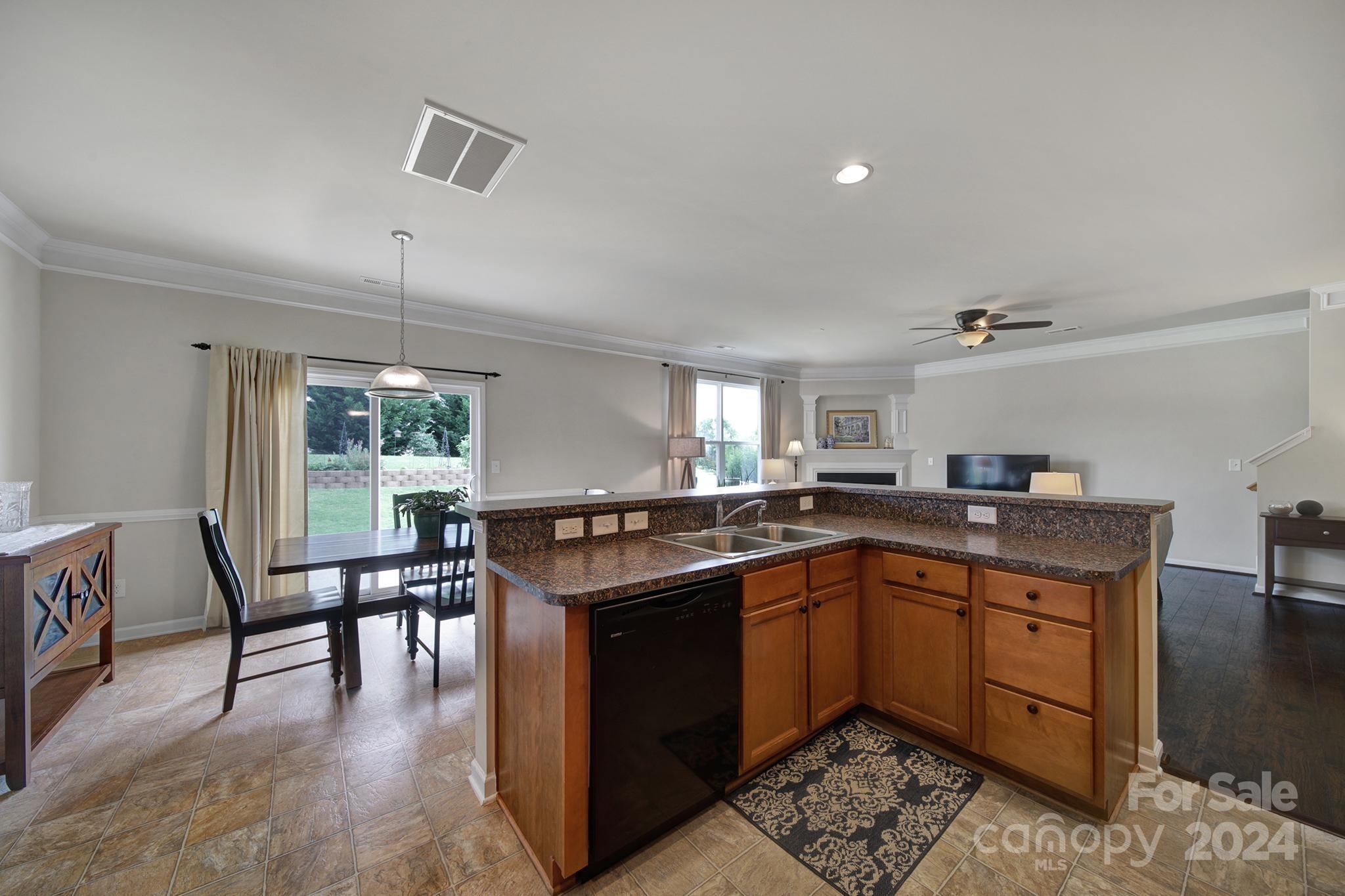 12432 Caracara Ct