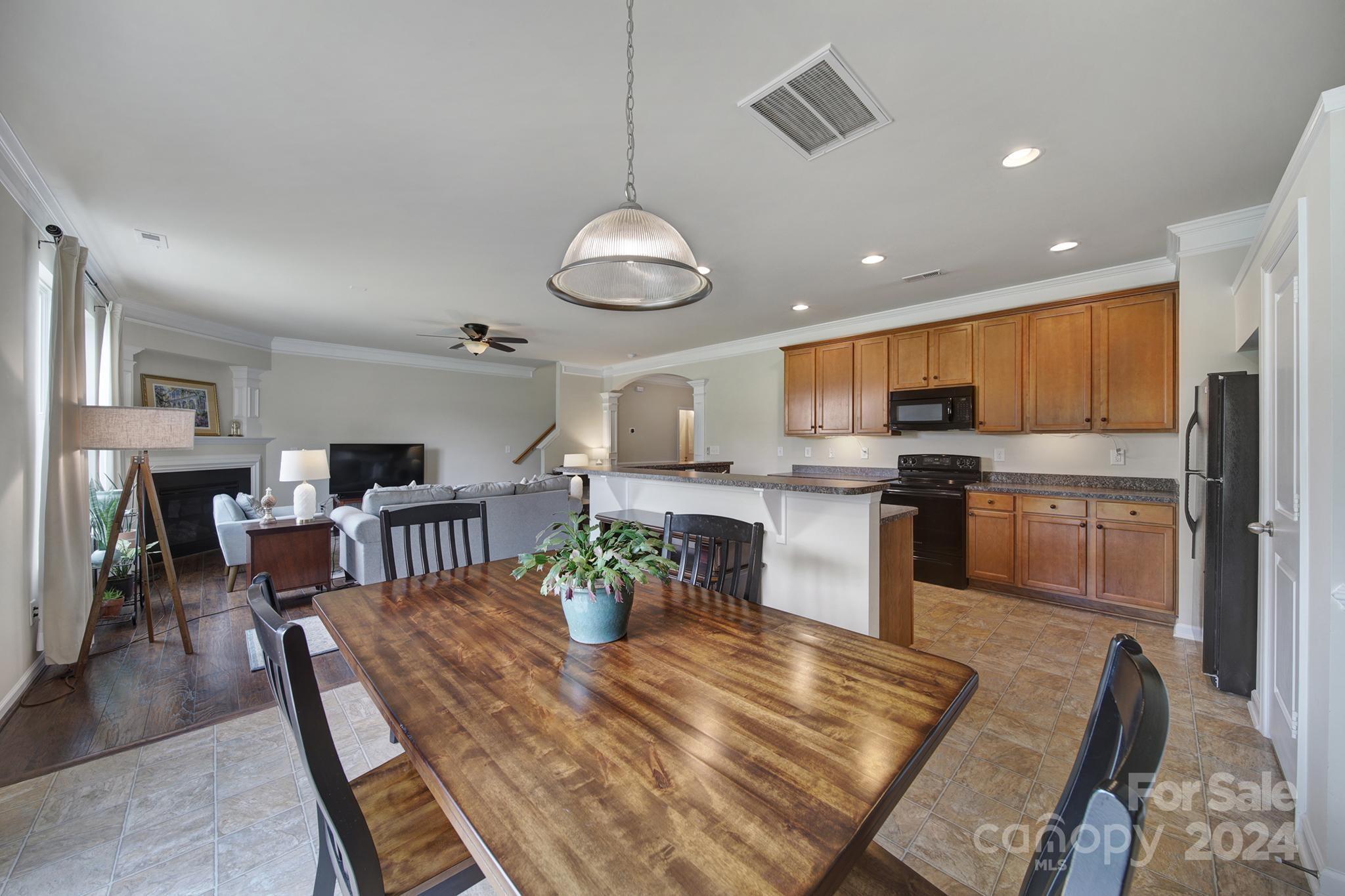 12432 Caracara Ct
