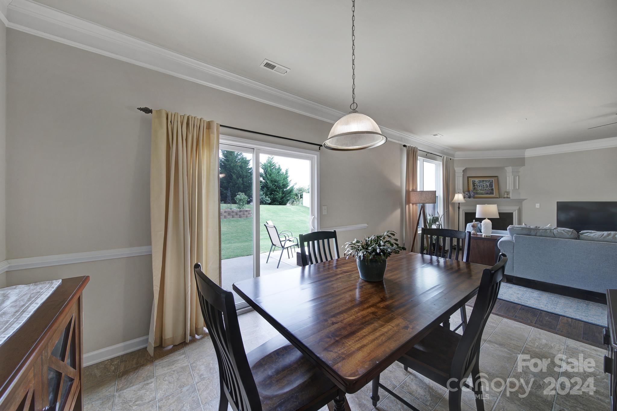 12432 Caracara Ct