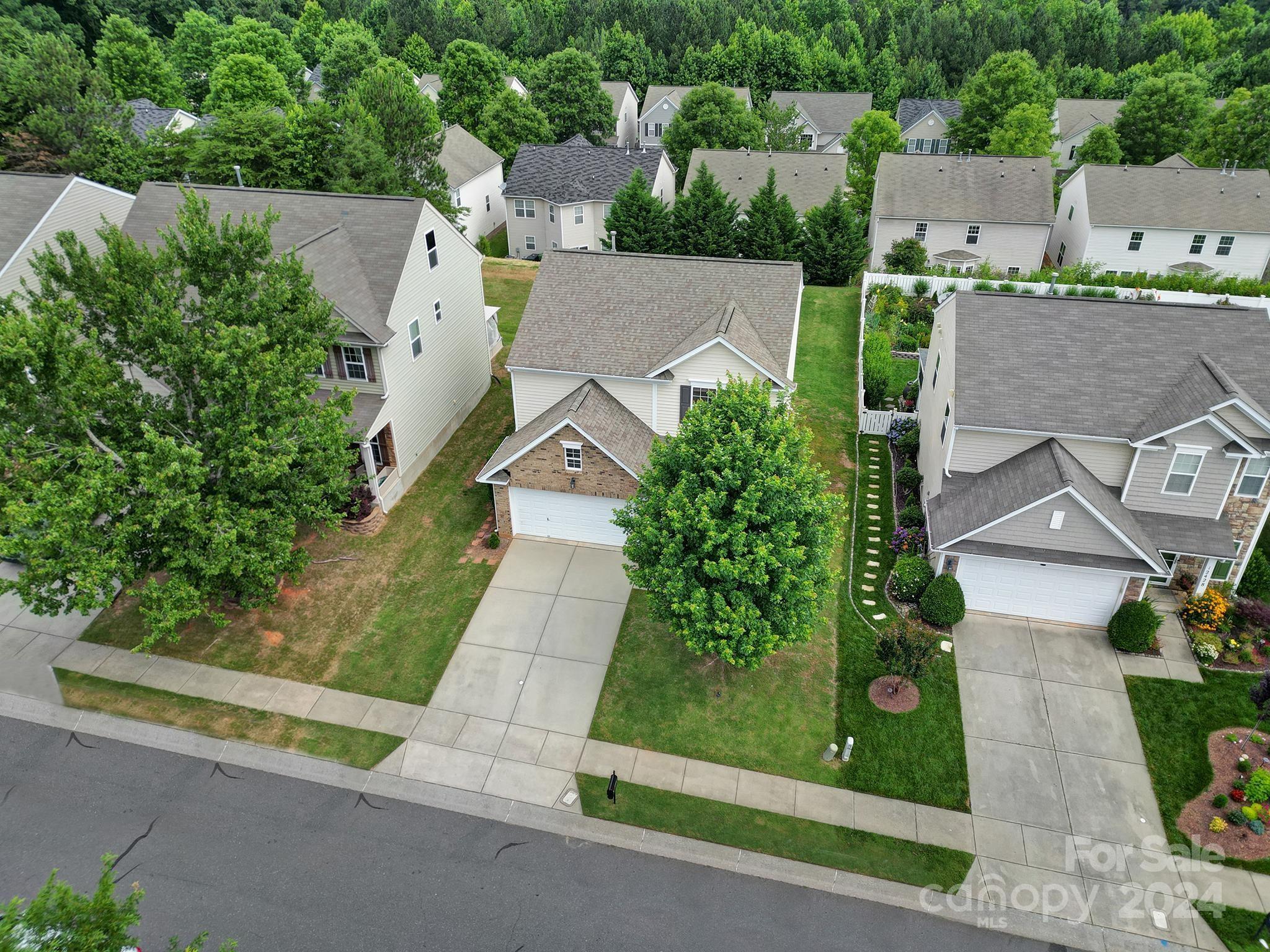 12432 Caracara Ct