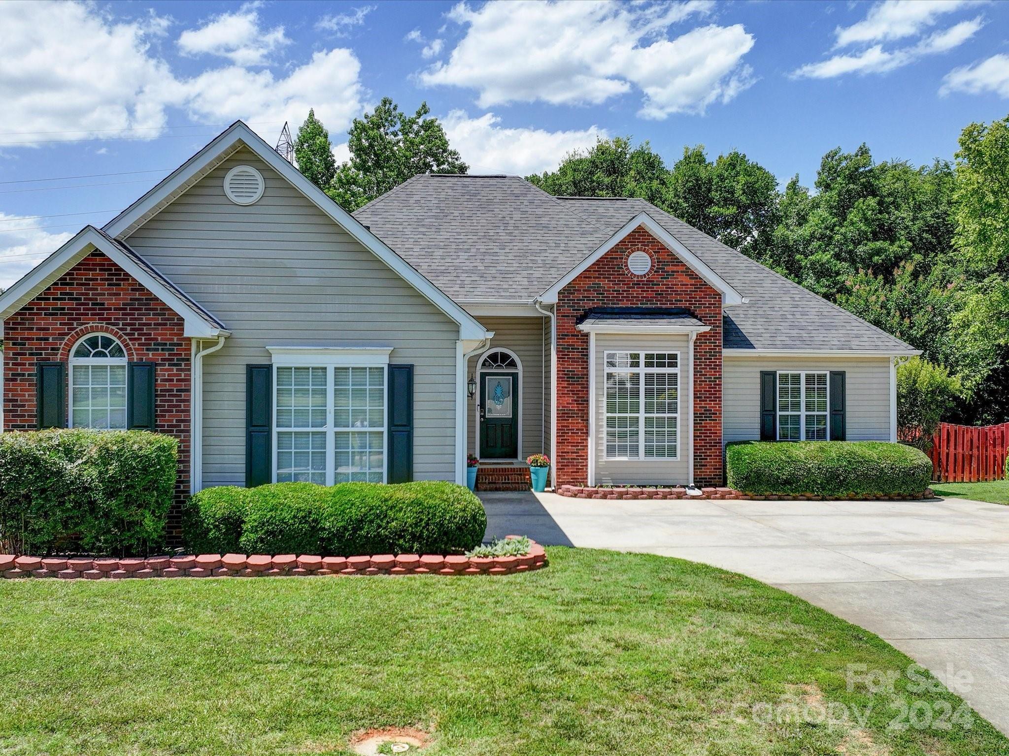 2002 Blazing Star Ln