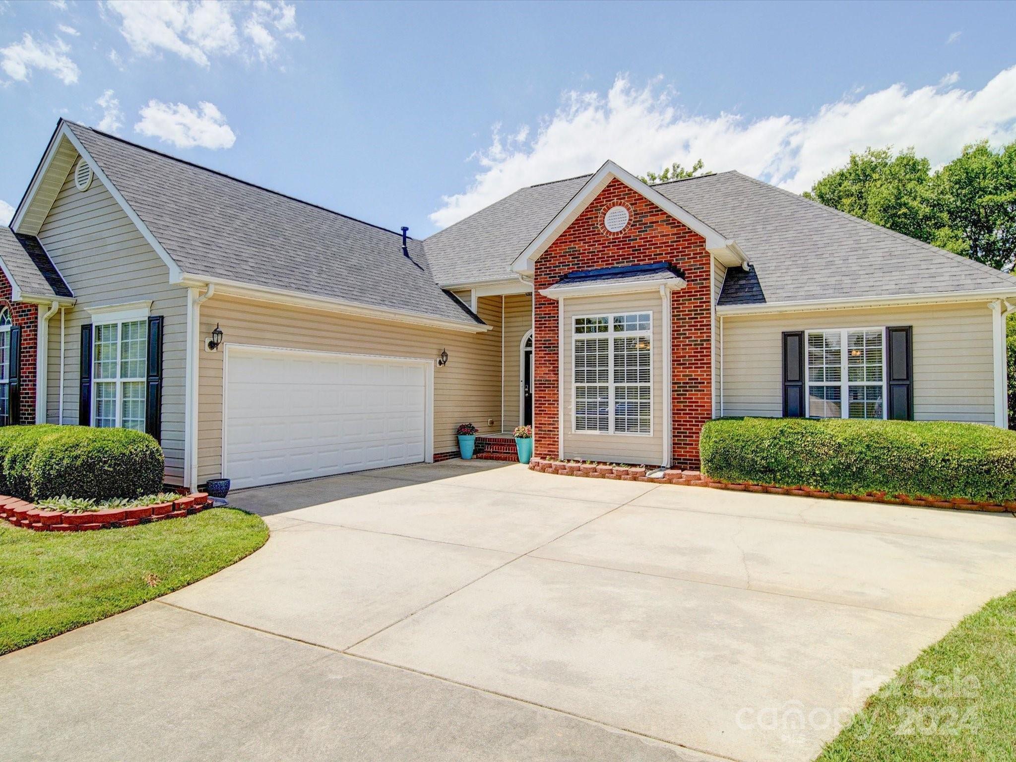 2002 Blazing Star Ln