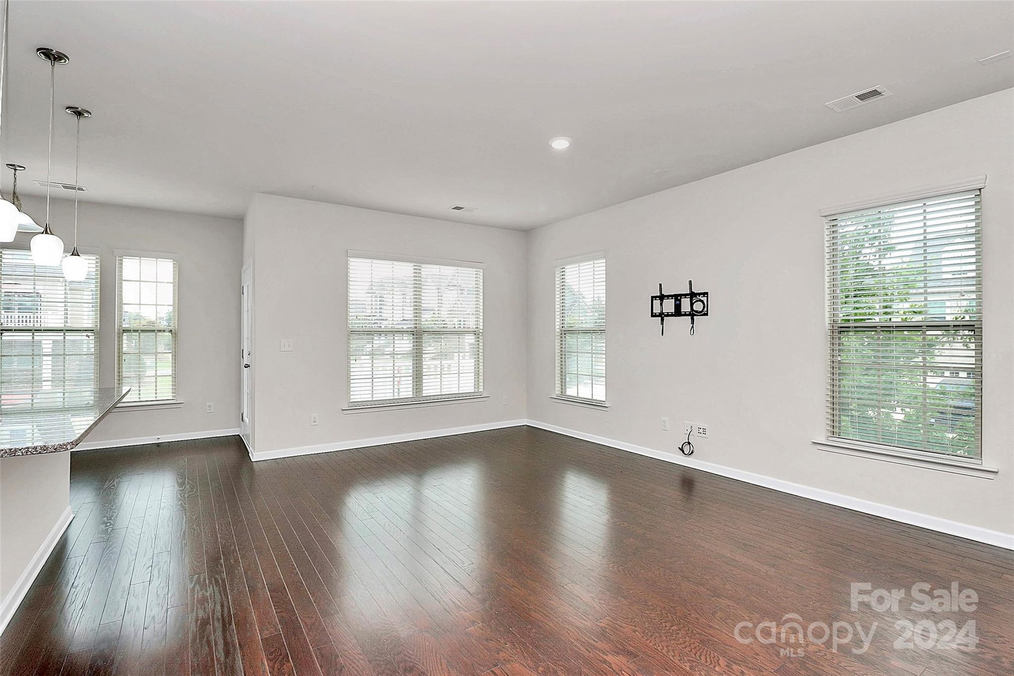 6268 Cloverdale Dr