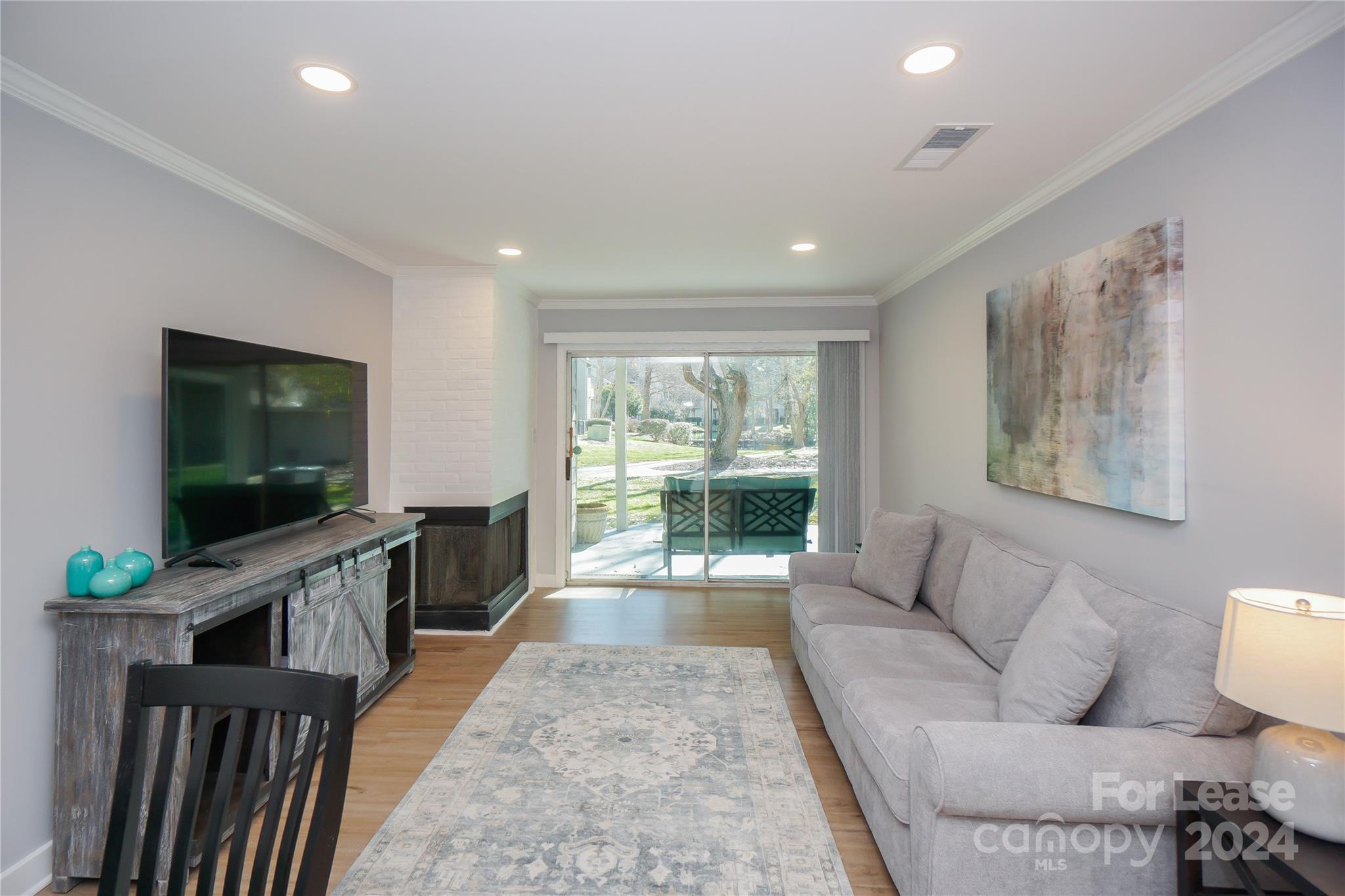 2524 Stradbrook Dr