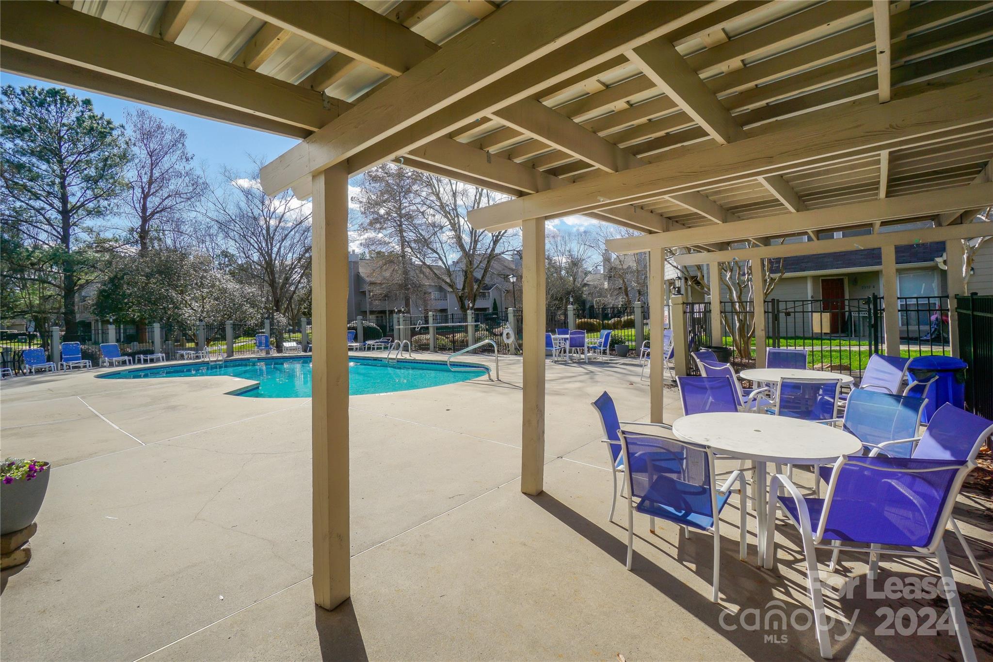 2524 Stradbrook Dr