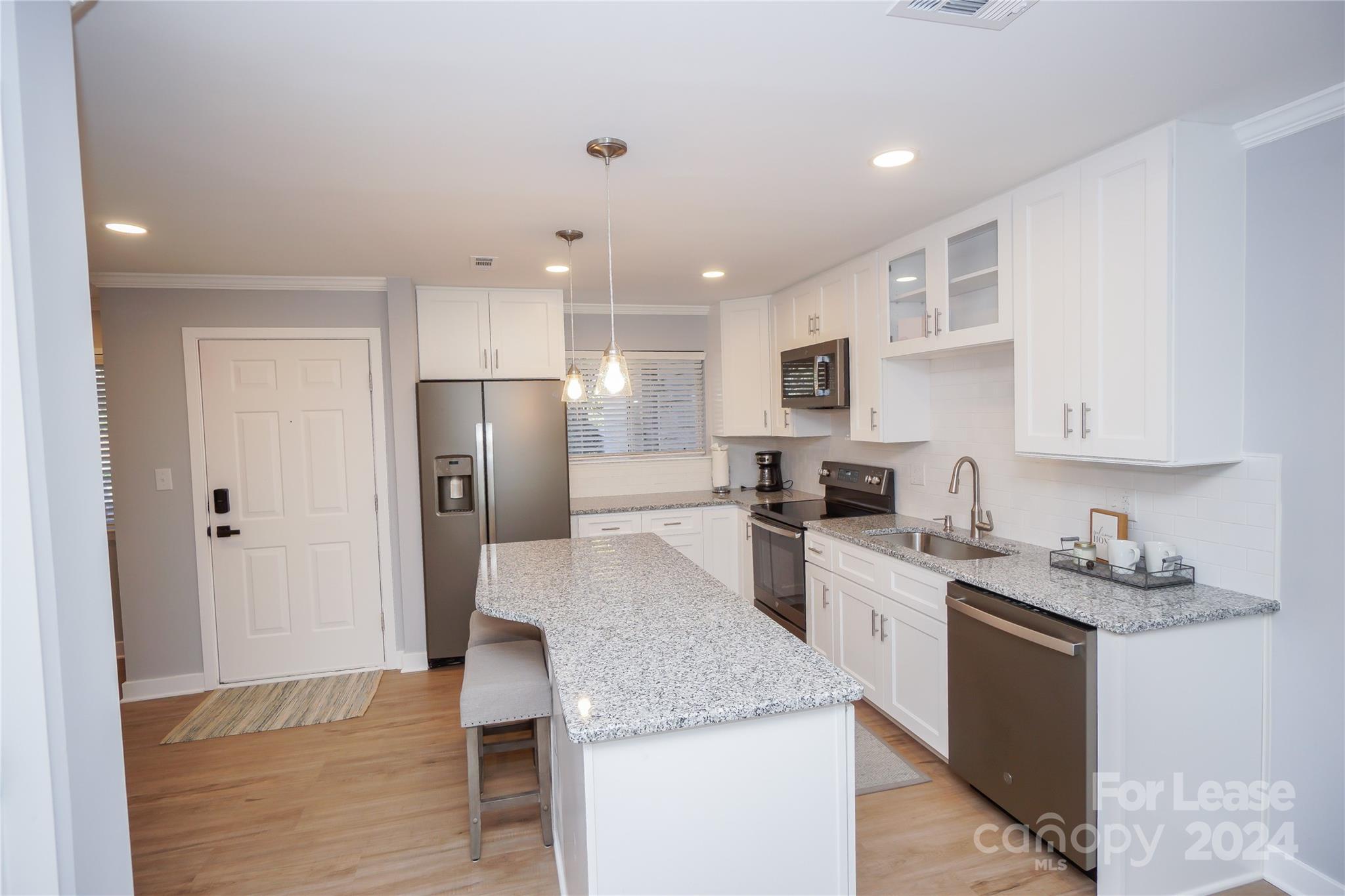 2524 Stradbrook Dr