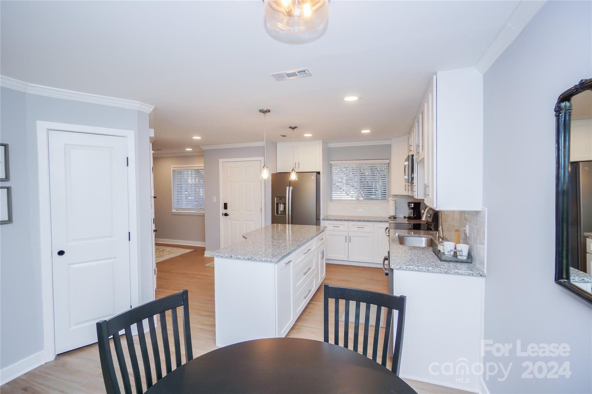 2524 Stradbrook Dr