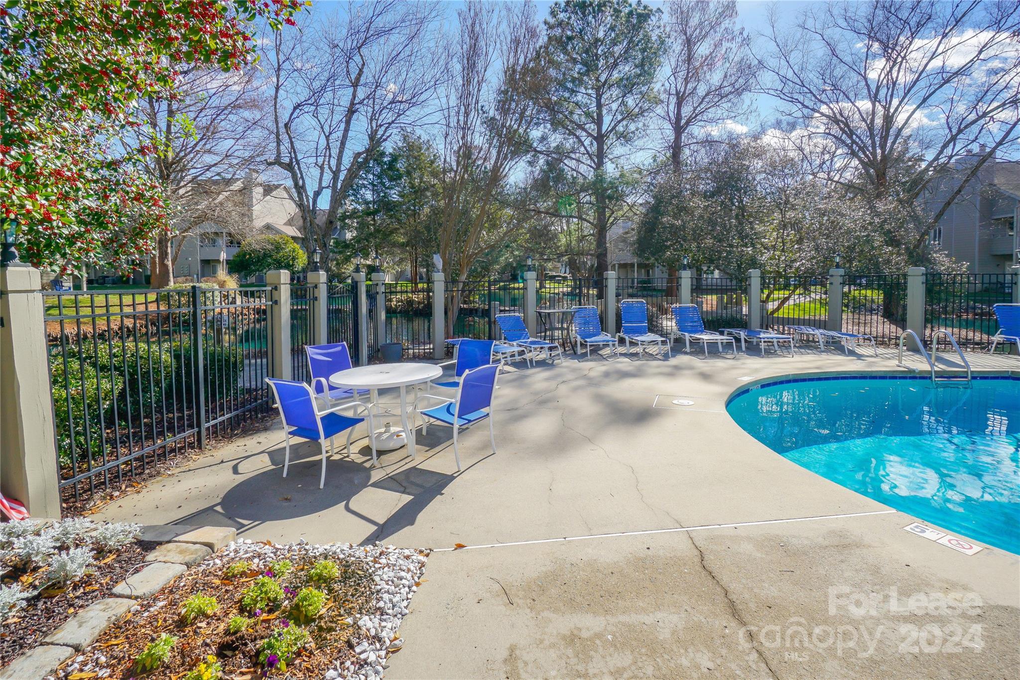 2524 Stradbrook Dr