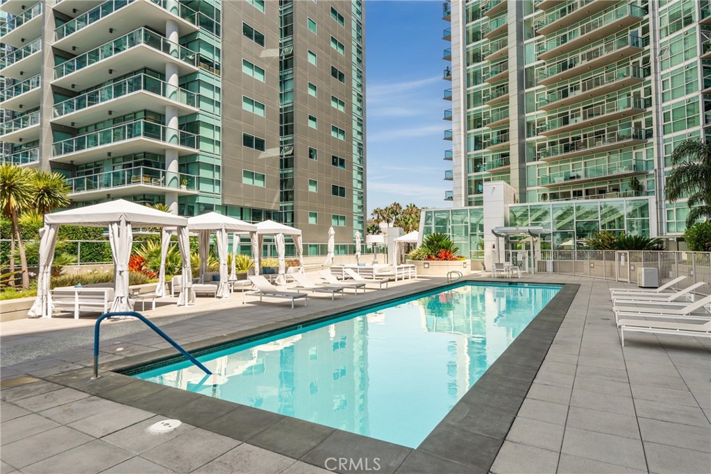 13600 marina Pointe Drive 414