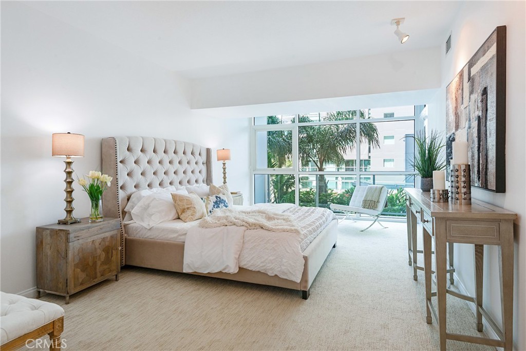 13600 marina Pointe Drive 414