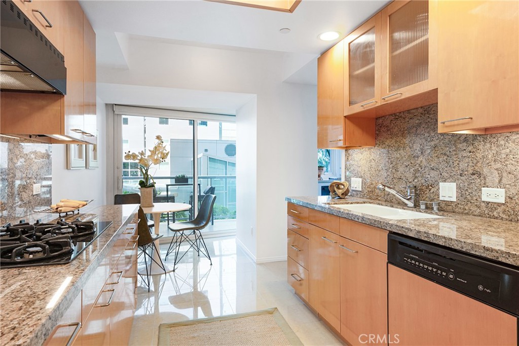 13600 marina Pointe Drive 414