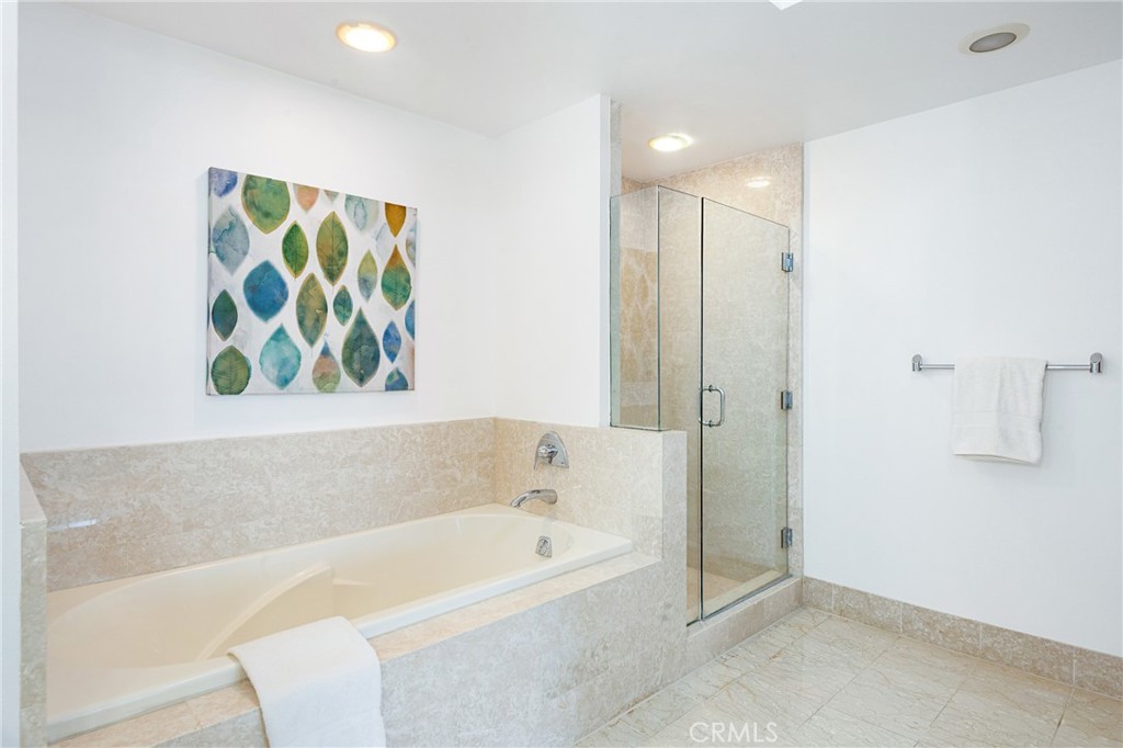 13600 marina Pointe Drive 414