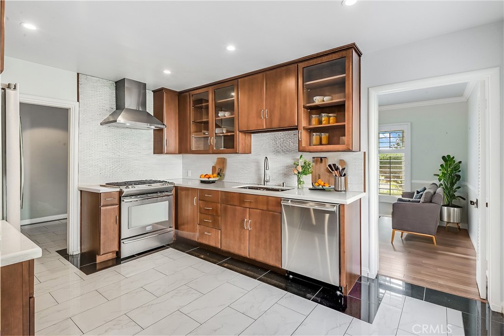 1732 Palos Verdes Drive W