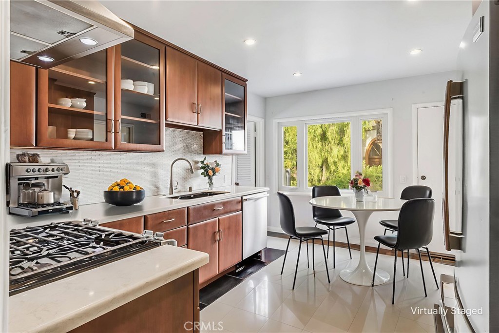 1732 Palos Verdes Drive W